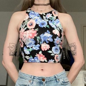 🌸 Floral Cropped Tank